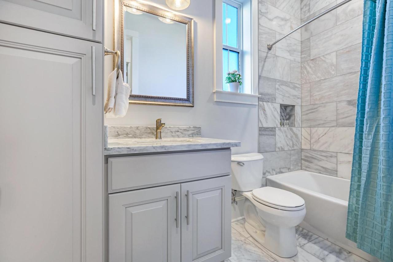 Hosteeva Chic Urban Retreat W Pool Steps To St Charles Ave And Near Bourbon St Apartment New Orleans Bagian luar foto