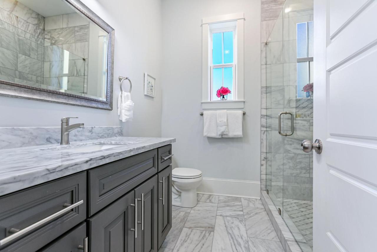 Hosteeva Chic Urban Retreat W Pool Steps To St Charles Ave And Near Bourbon St Apartment New Orleans Bagian luar foto