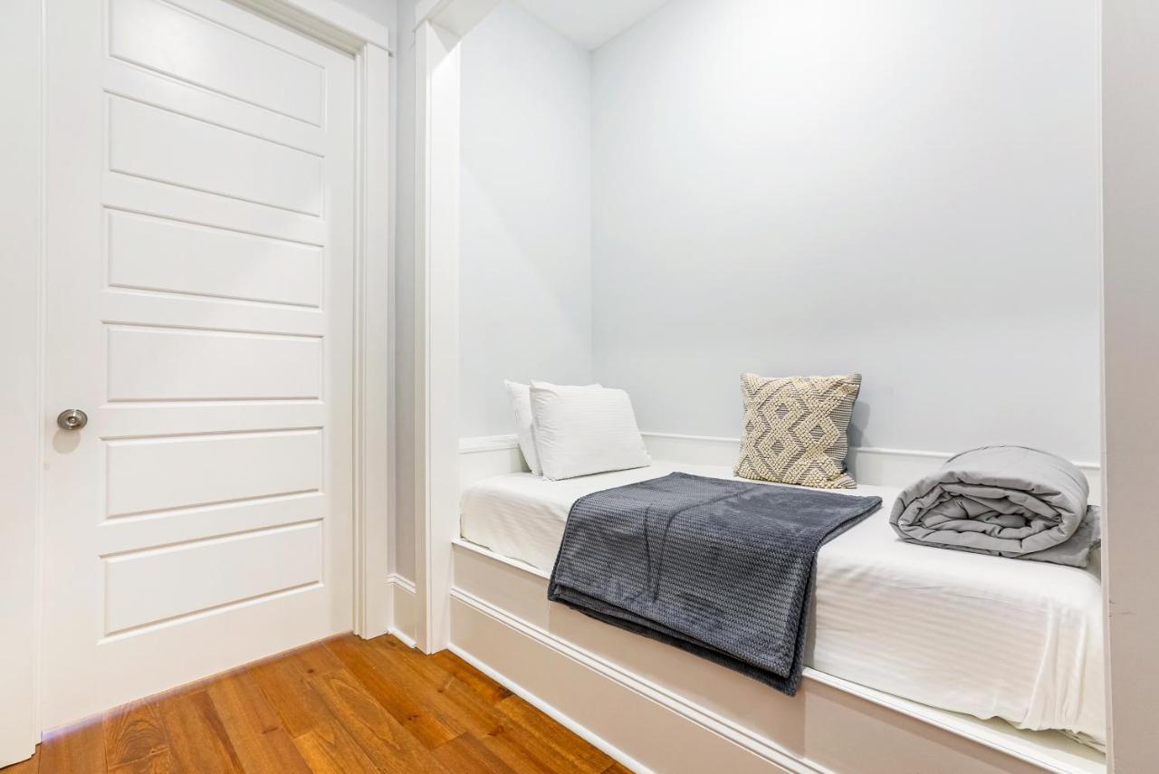 Hosteeva Chic Urban Retreat W Pool Steps To St Charles Ave And Near Bourbon St Apartment New Orleans Bagian luar foto