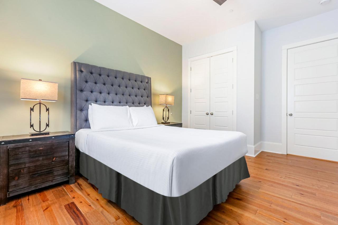 Hosteeva Chic Urban Retreat W Pool Steps To St Charles Ave And Near Bourbon St Apartment New Orleans Bagian luar foto