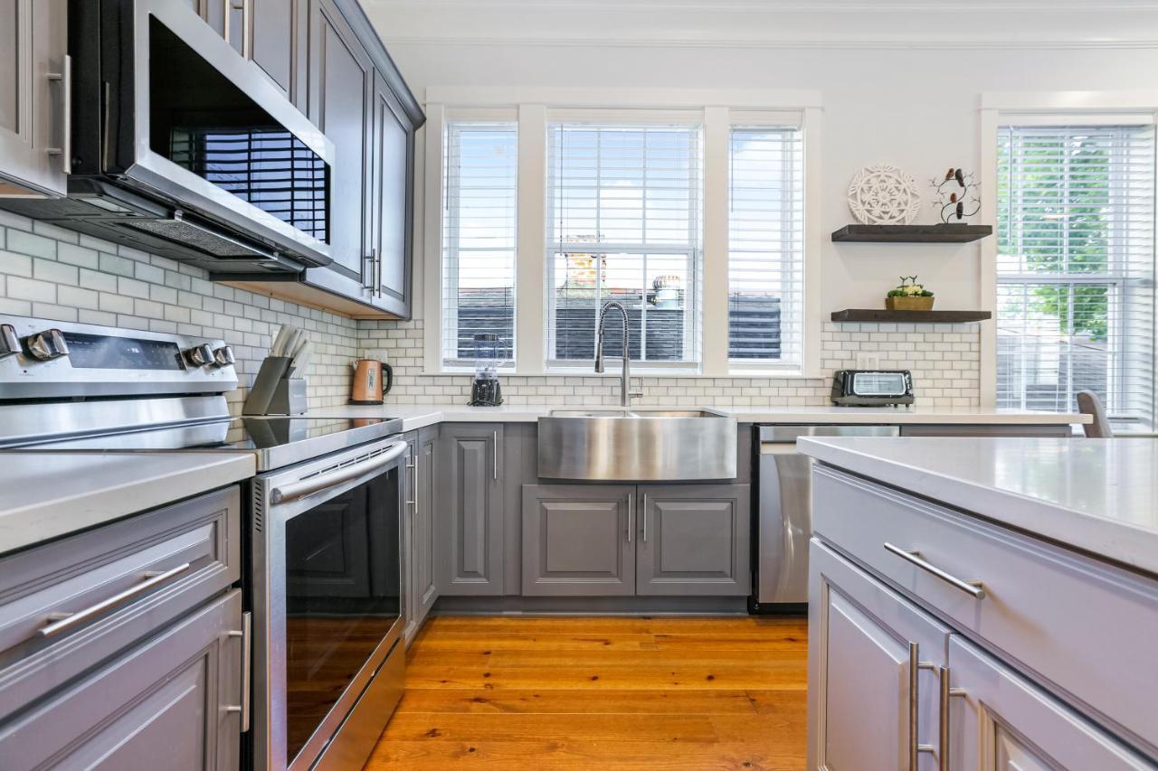 Hosteeva Chic Urban Retreat W Pool Steps To St Charles Ave And Near Bourbon St Apartment New Orleans Bagian luar foto