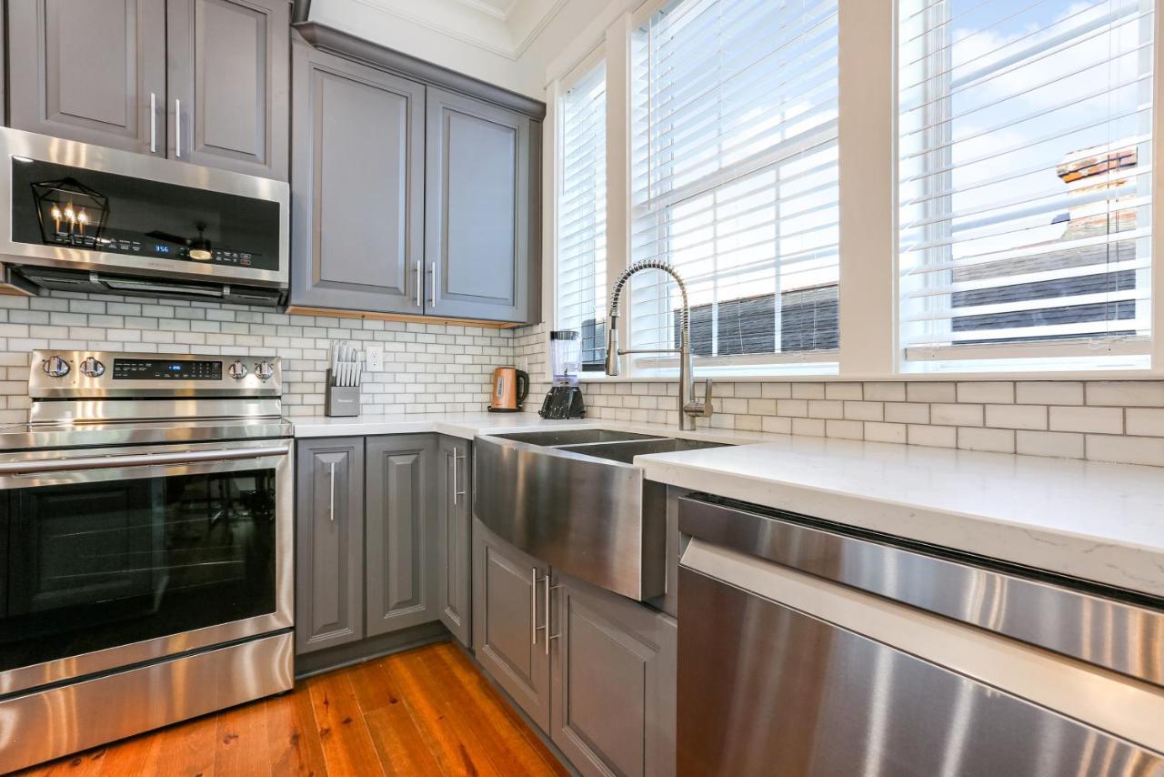 Hosteeva Chic Urban Retreat W Pool Steps To St Charles Ave And Near Bourbon St Apartment New Orleans Bagian luar foto