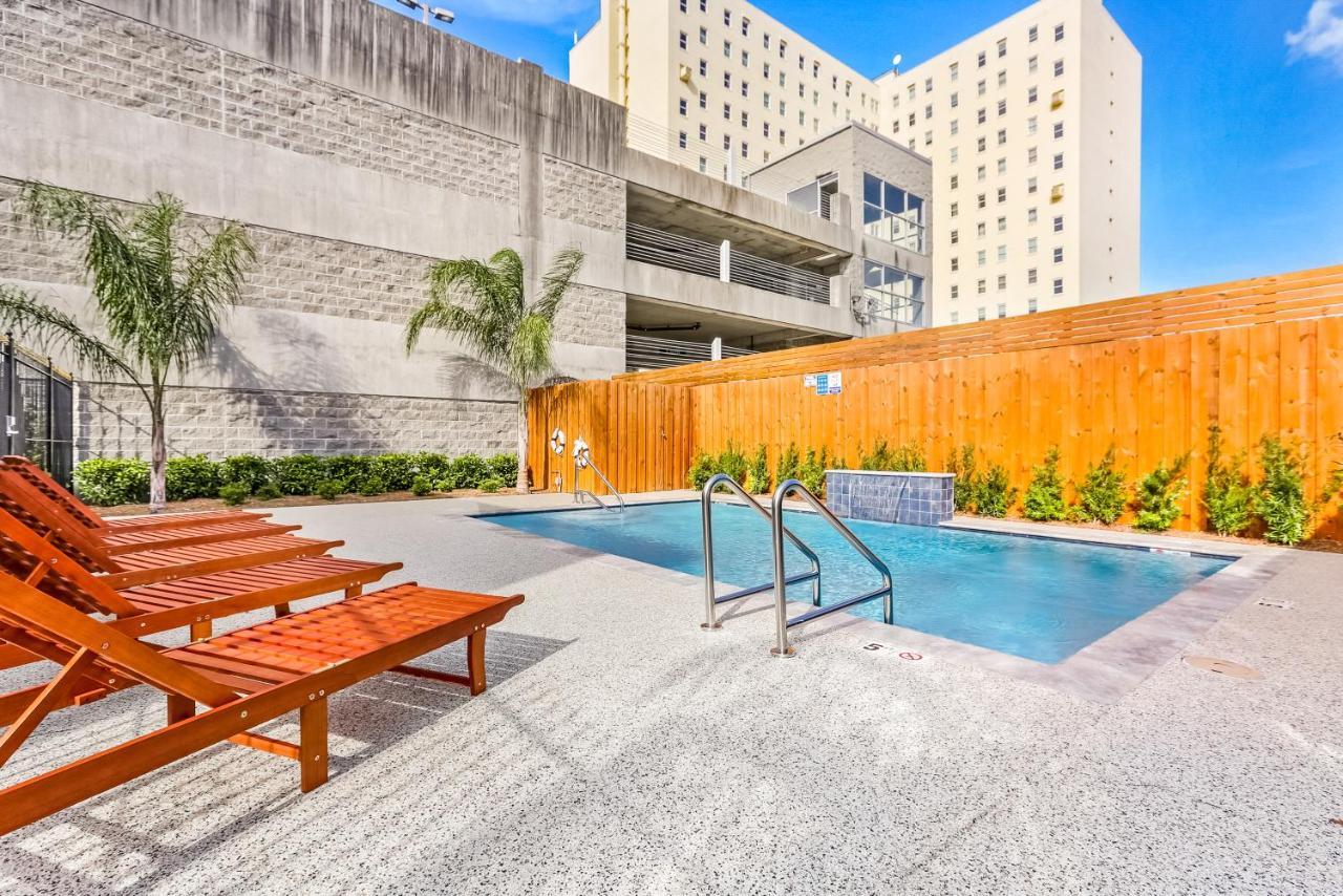 Hosteeva Chic Urban Retreat W Pool Steps To St Charles Ave And Near Bourbon St Apartment New Orleans Bagian luar foto