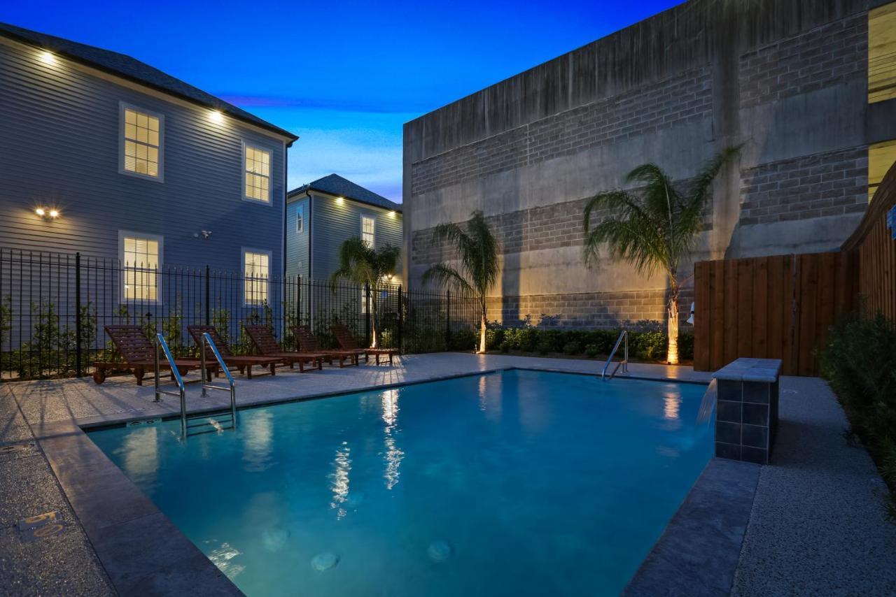 Hosteeva Chic Urban Retreat W Pool Steps To St Charles Ave And Near Bourbon St Apartment New Orleans Bagian luar foto